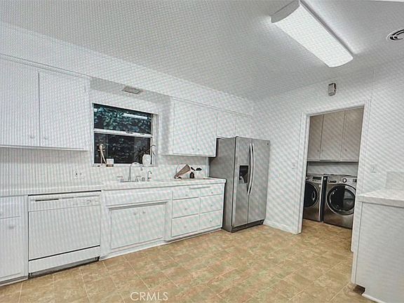 5th image of 1385 Belhaven Rd