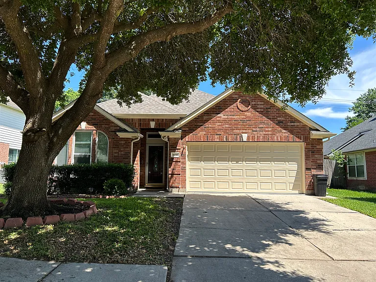 Summer Anne Dr — Photo 1