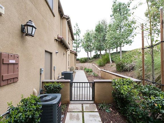 4th image of 965 Sweetbriar Ln Unit A