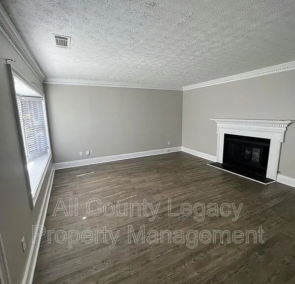 6123 Queen Anne Ct — Photo 2