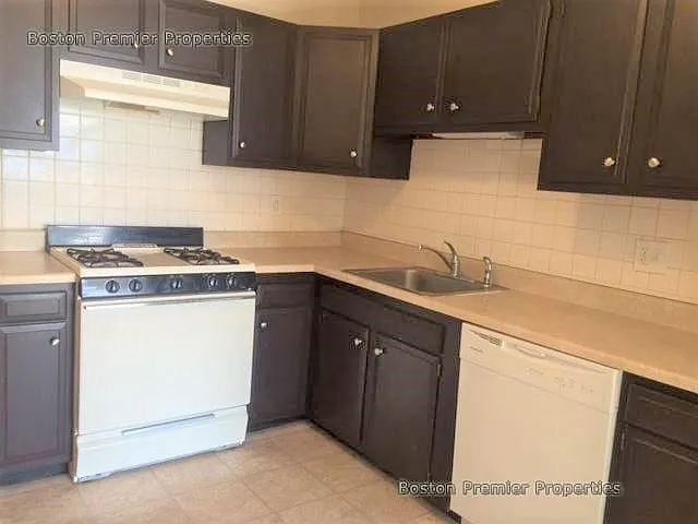 W Squantum St — Photo 2