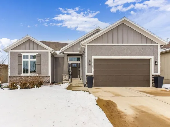 24330 W 91st Pl, Lenexa, KS 66227
