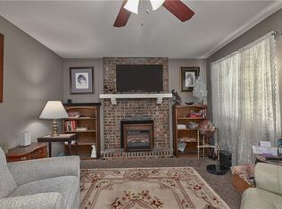 558 NW Valleybrook Rd, Blue Springs, MO 64014