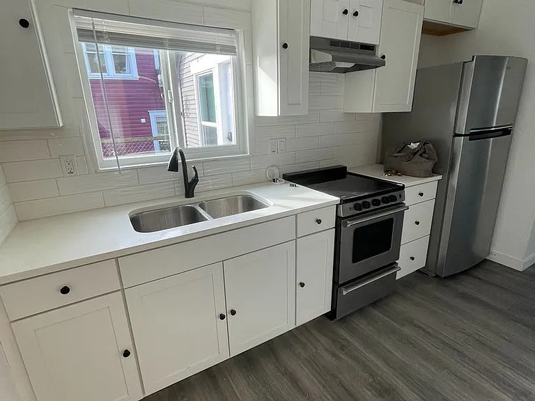 327 N 4th St #8 — Photo 10