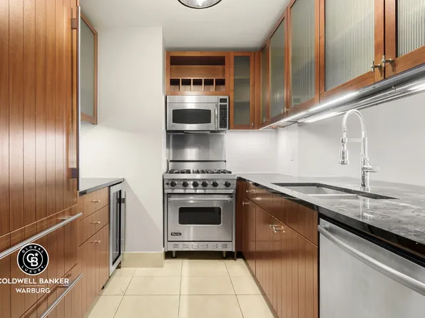 250 East 53rd Street image 3 of 8