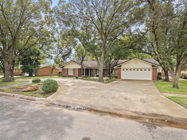 1202 E Tate St, Brownfield, TX 79316