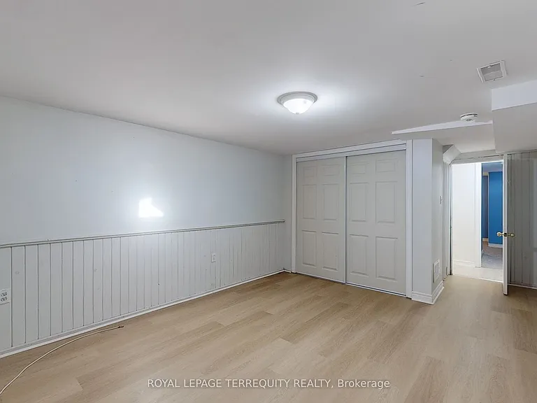 246 Elizabeth St — Photo 10
