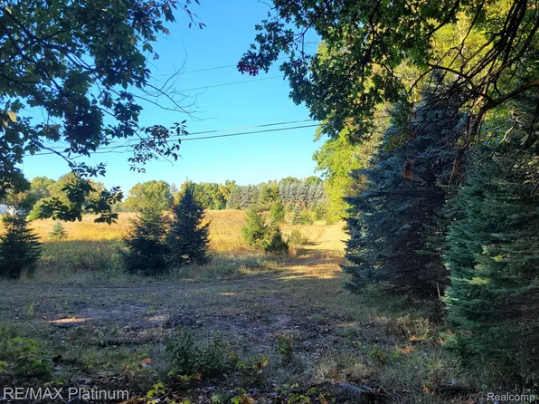 Parc B Tipsico Lake Rd, Hartland, MI 48353