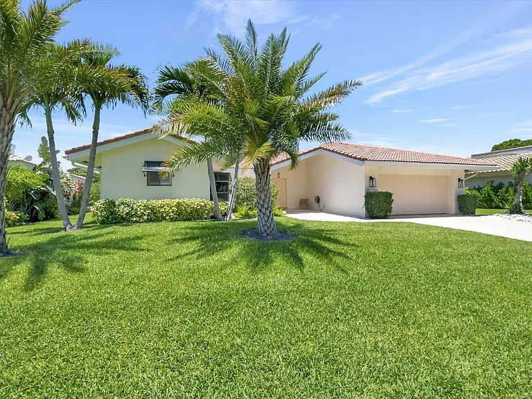 902 Foxpointe Cir — Photo 2