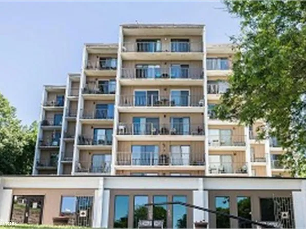 2700 N Shore Dr #604, Clear Lake, IA 50428