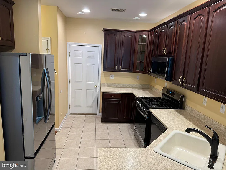 4 Blake Dr — Photo 9