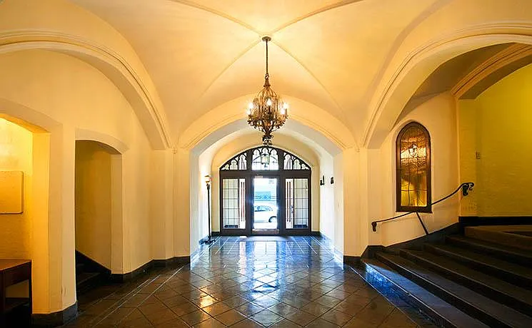 Tudor Hall Apartments — Photo 10