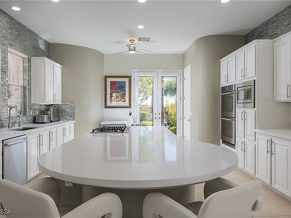 5th image of 2587 Red Springs Dr