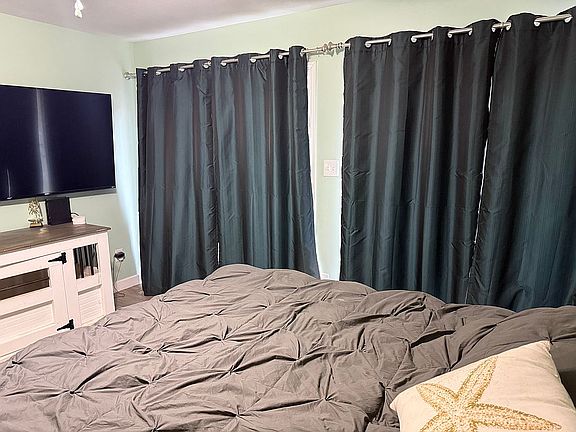 5th image of 667 Hughes Rd