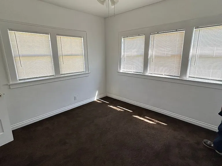 410 E B St — Photo 9
