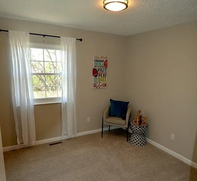 990 Sparta Dr — Photo 11