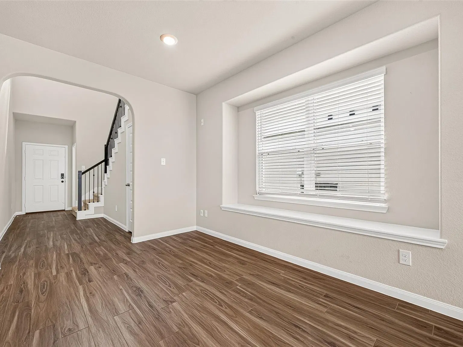 4 bed, 2.5 bath, 2127 sqft, $2,550 — Photo 4
