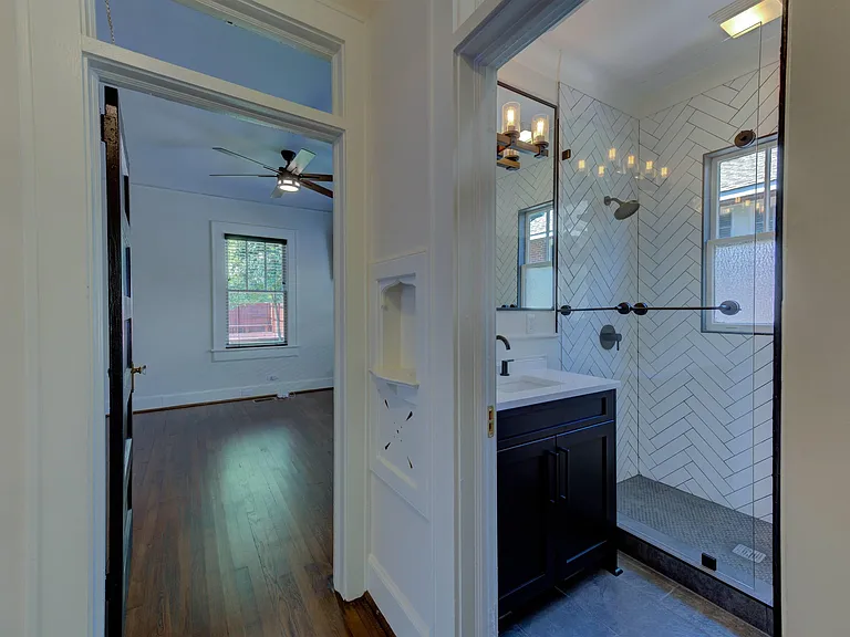 2405 Sumter St — Photo 22