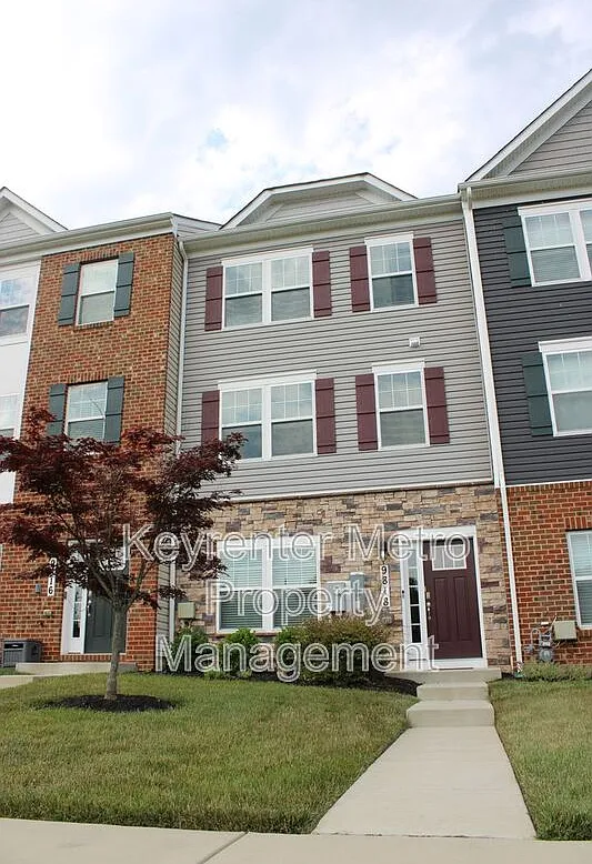 3 bed, 2.5 bath, 1440 sqft, $3,000 — Photo 1