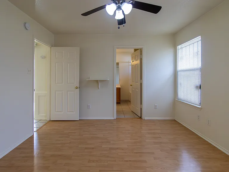 1203 Fox Creek Dr — Photo 14