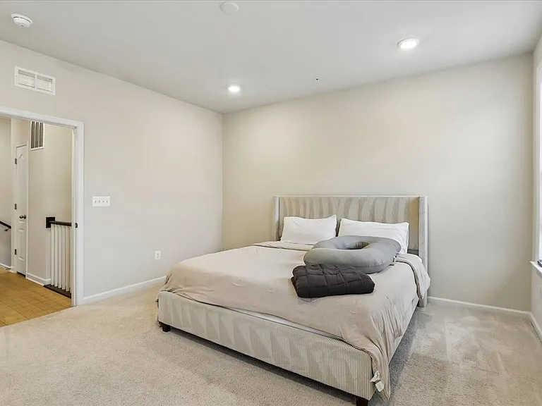 10800 Blanton Way — Photo 12