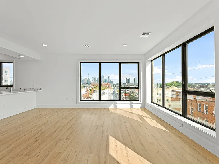 28 Vroom St #301 — Photo 1