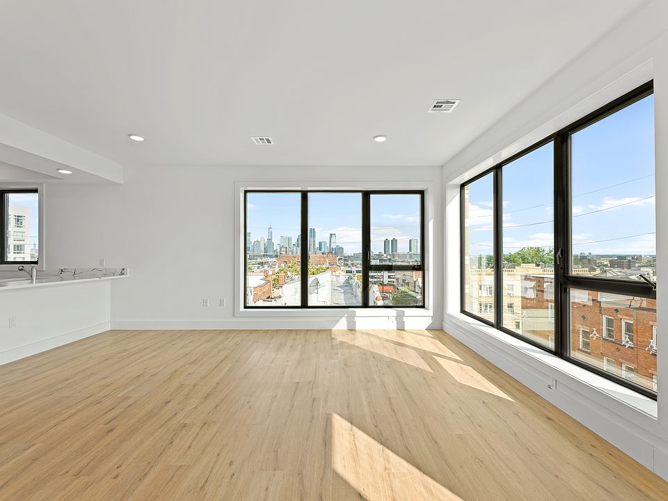 1st image of 28 Vroom St Unit 301