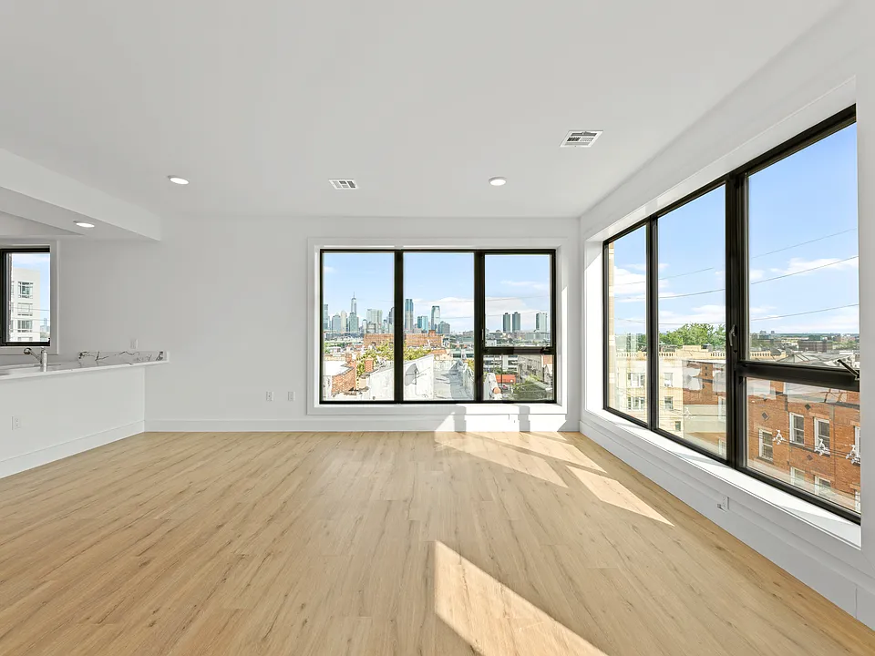 28 Vroom St #301