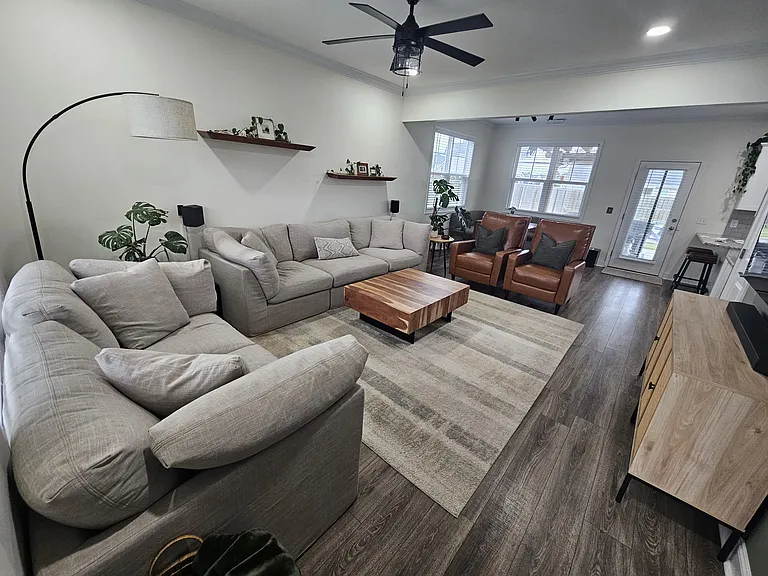 2123 Blue Bonnet Cir — Photo 2