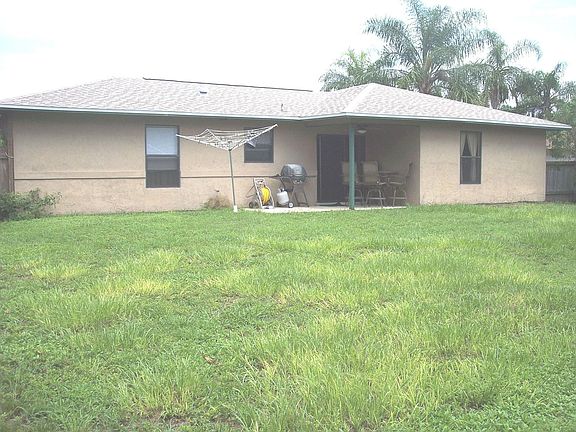 Pool, Playset, Gardens...Room for ALL!