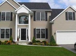 148 S Rockingham Way, Amherst, NY 14228