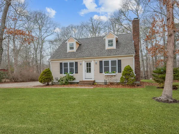 8 Kerry Drive, Marstons Mills, MA 02648
