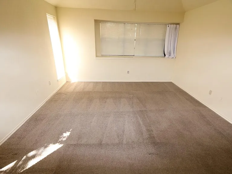 10031 Red Wolf Ln — Photo 7