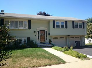 19 Pleasant Valley Cir, West Roxbury, MA 02132