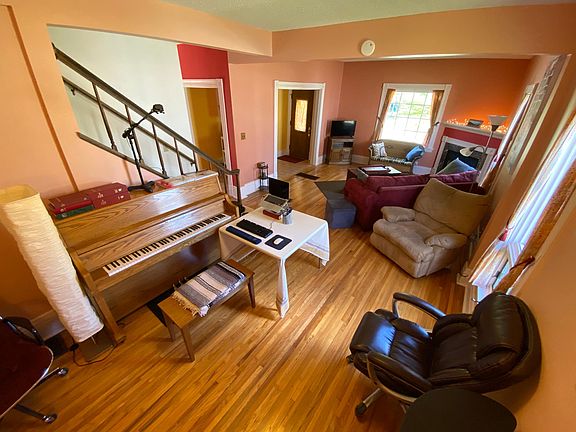 2nd image of 512 6th St E