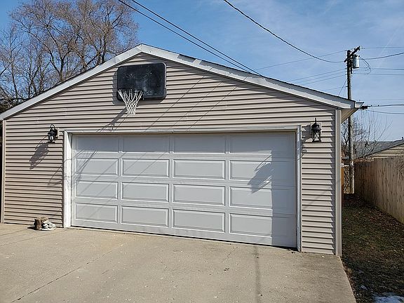 2.5 car garage