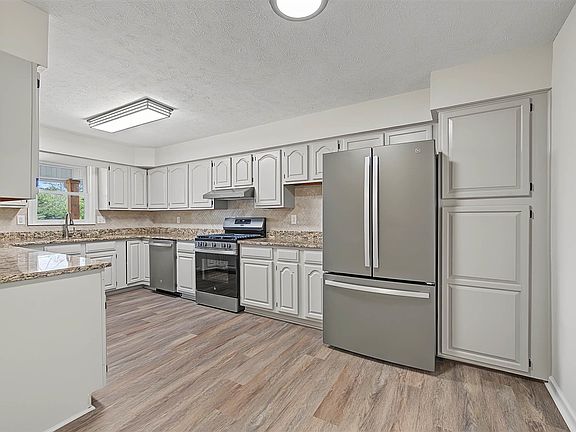4th image of 619 Covington St