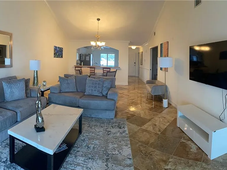 Dennis Cir — Photo 4