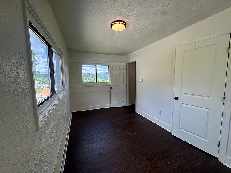 922 Oak St — Photo 4