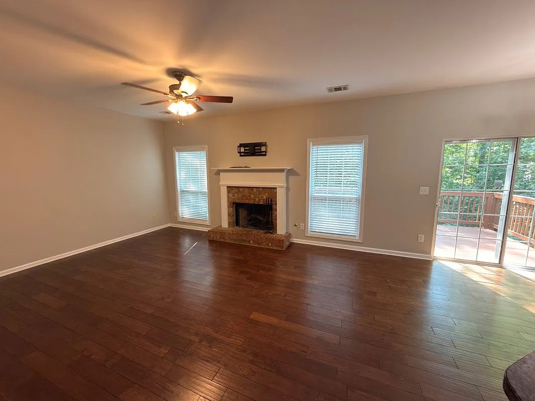 5 bed, 3.0 bath, 2885 sqft, $3,000 — Photo 3