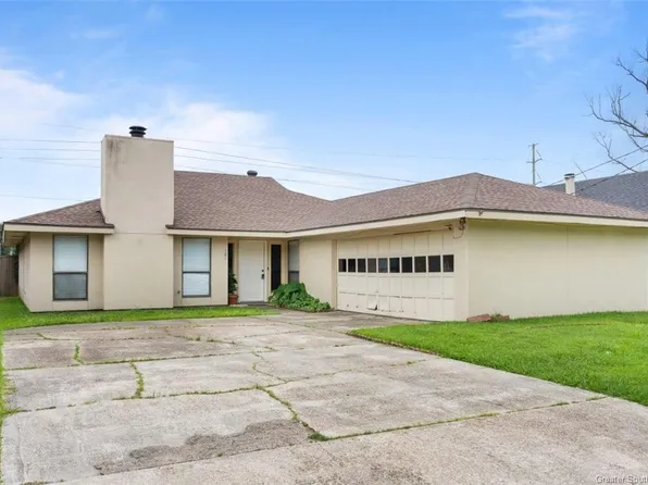 121 Summerwood Dr, Sulphur, LA 70663