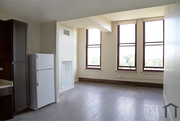 2nd image of 1120 15th St NW