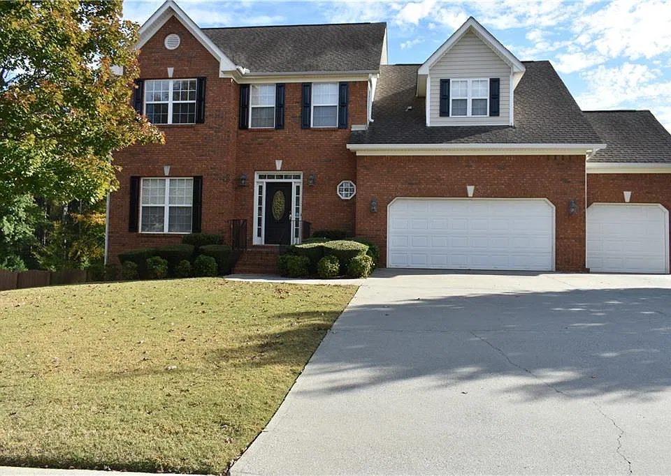 1261 Fountain Lakes Dr