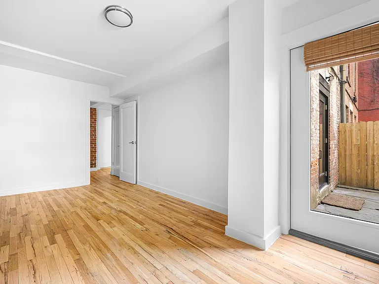 431 W 22nd St #1R — Photo 21