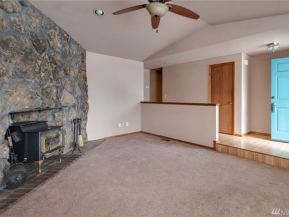4th image of 105 1st Ave N
