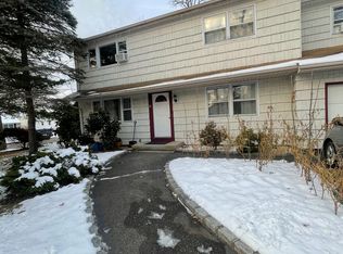 29 Crooked Hill Rd, Huntington, NY 11743