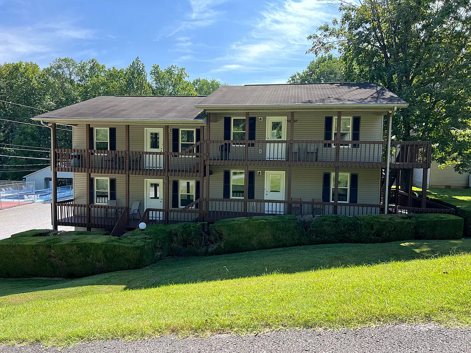 56 Golden Pond Rd #1