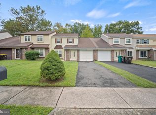 87 Green Woods Dr, Horsham, PA 19044