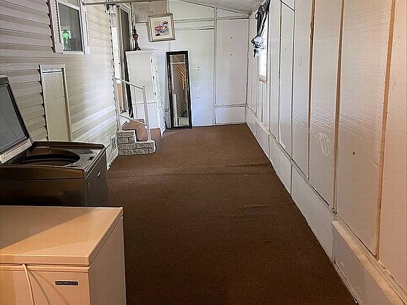 4th image of 827 Peacock Ln #827