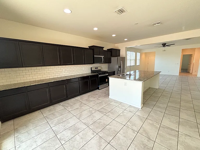 10231 W Southgate Ave — Photo 8